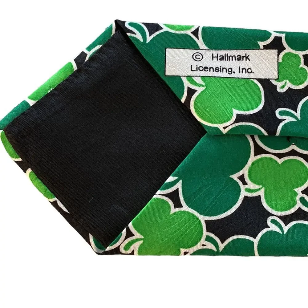 Lucky Irish tie with Shamrocks C